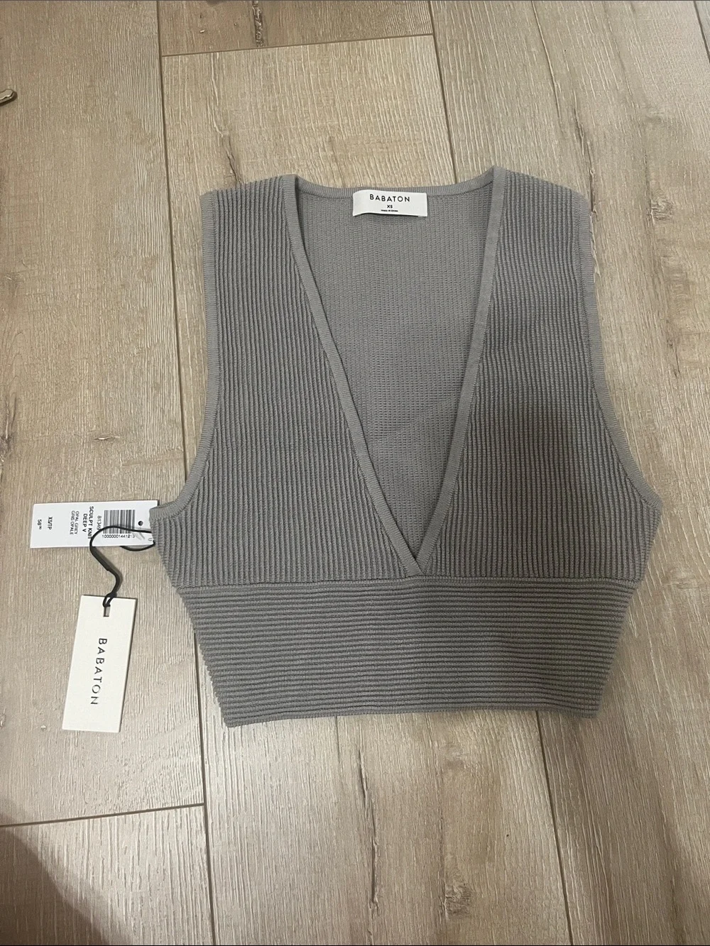 Babaton Gray Ribbed V-Neck Knit Crop - Picture 1 of 2